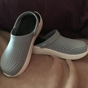 Croc Literide clogs sz W9 (M7), grey